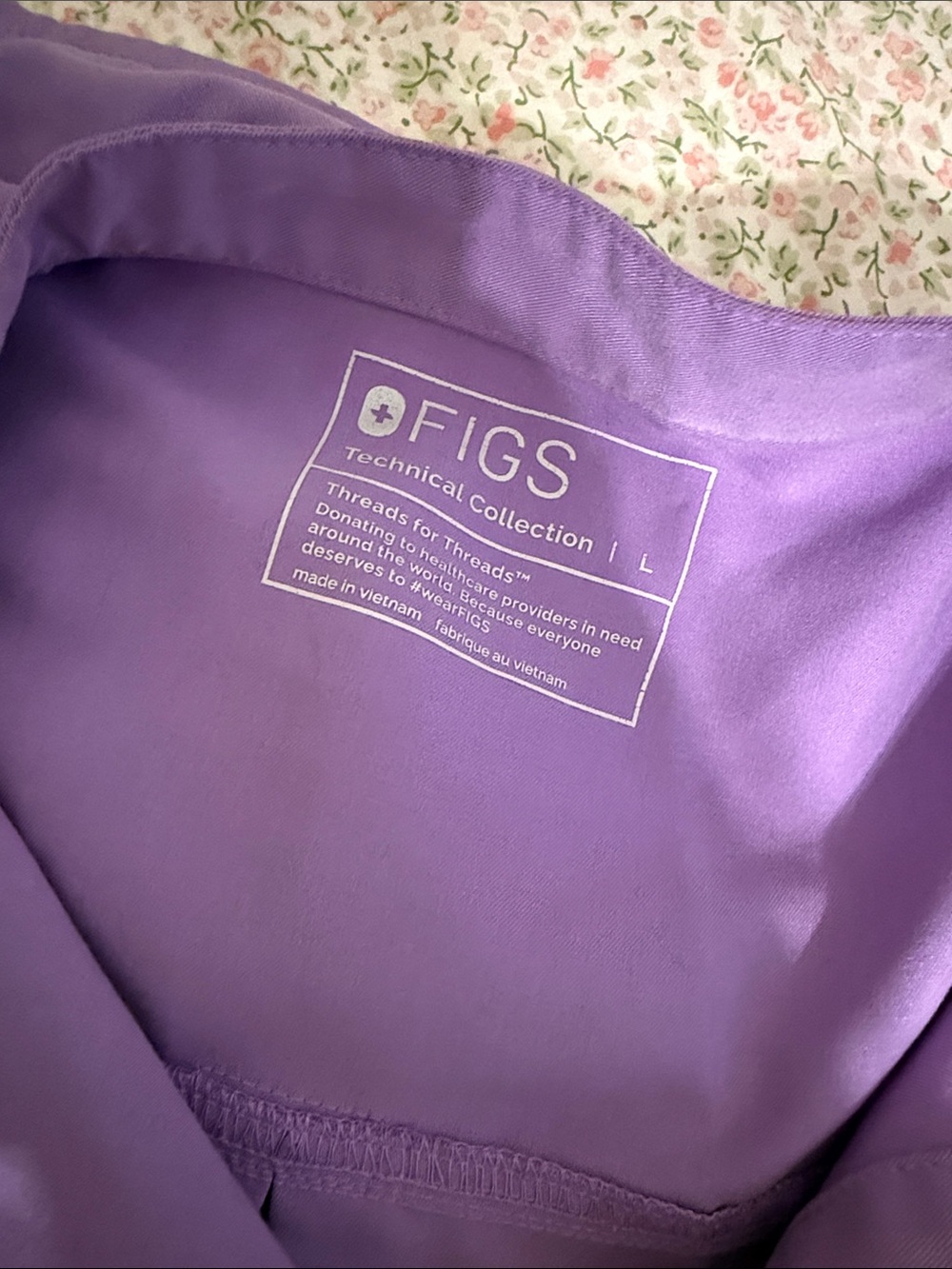 FIGS RAFAELA SCRUB TOP LAVENDER. LIKE NEW.